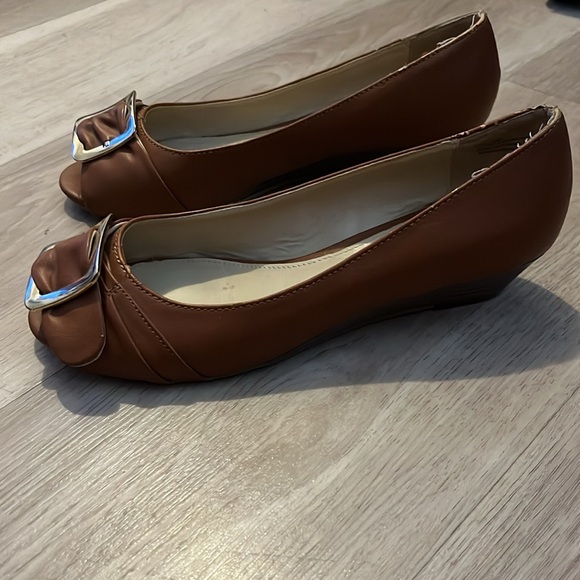 Shoes - Picture 3 of 9